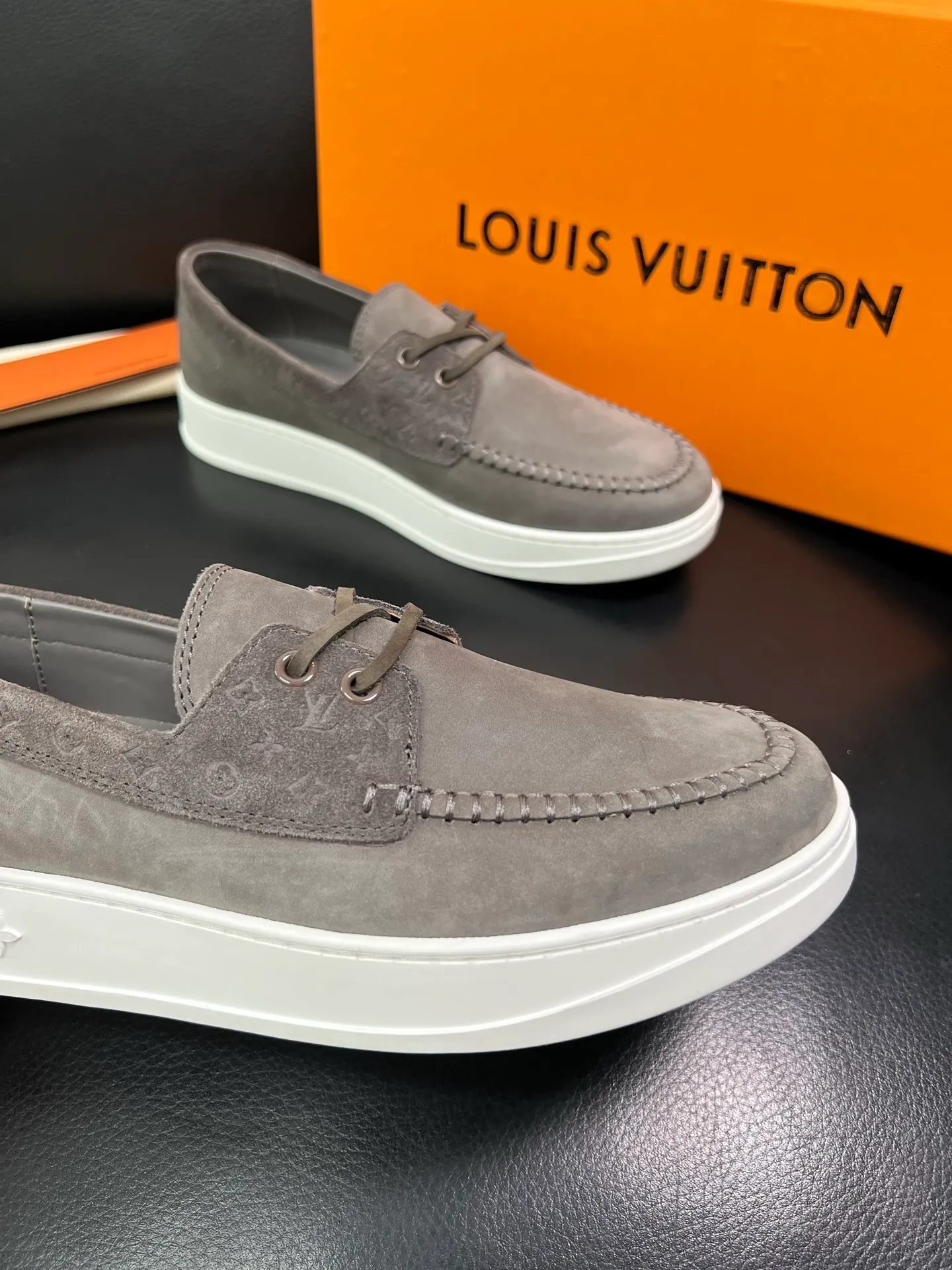 Men's shoes 💰780 Lv top purchasing agent Louis Vuitton, slip-on sports shoes counter synchronization, uppers imported from Italy, high-quality splicing colorful and complex handicrafts, imported cowhide pads are soft and comfortable, soles: original soles specially provided by the original factory, T men's shoes 💰U exclusive movable molded soles are super comfortable, original and single goods, high quality, you can go in and out of the counter at will, welcome to compare, code number 39-44 (customized 38 45)85856